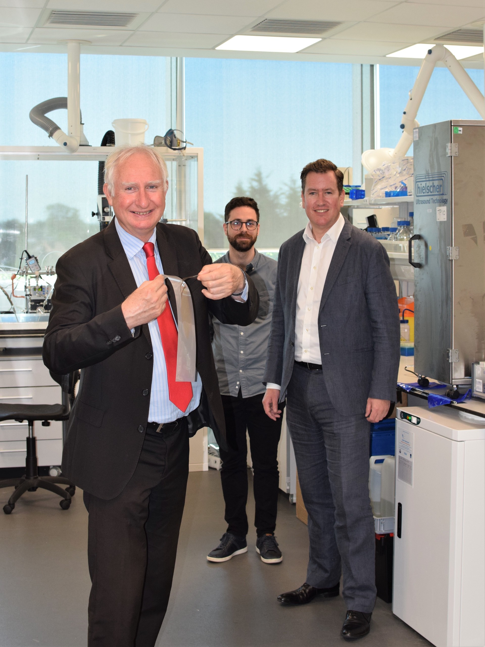 Daniel Zeichner MP visits lab of Cambridge University spin-out turning peas into next generation plastic